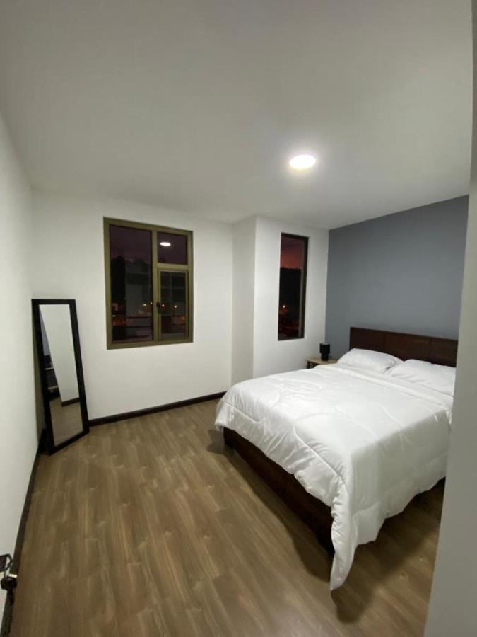 Lindo Departamento Con Vista Increible A Cuenca Apartamento Exterior foto